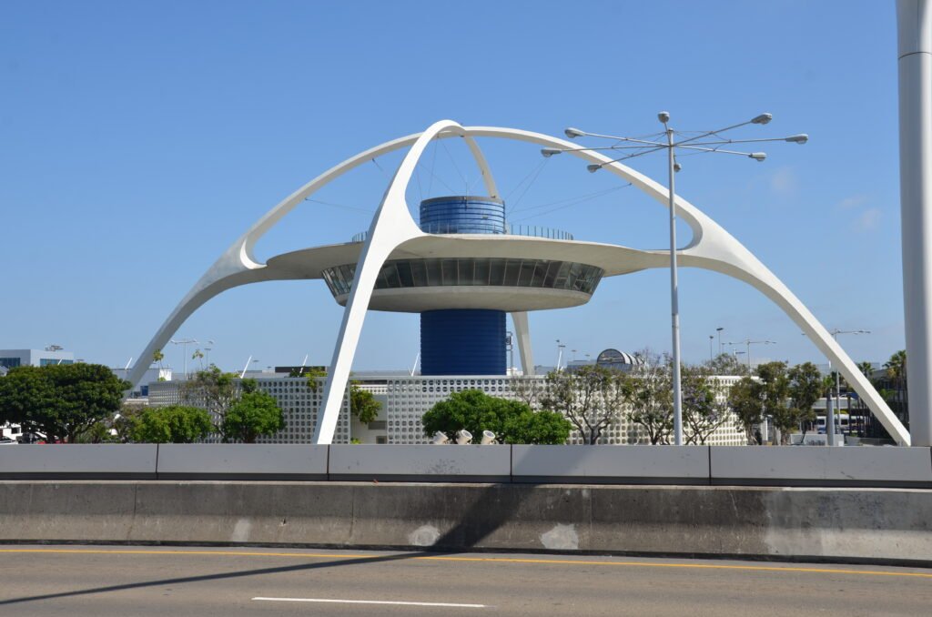 lax